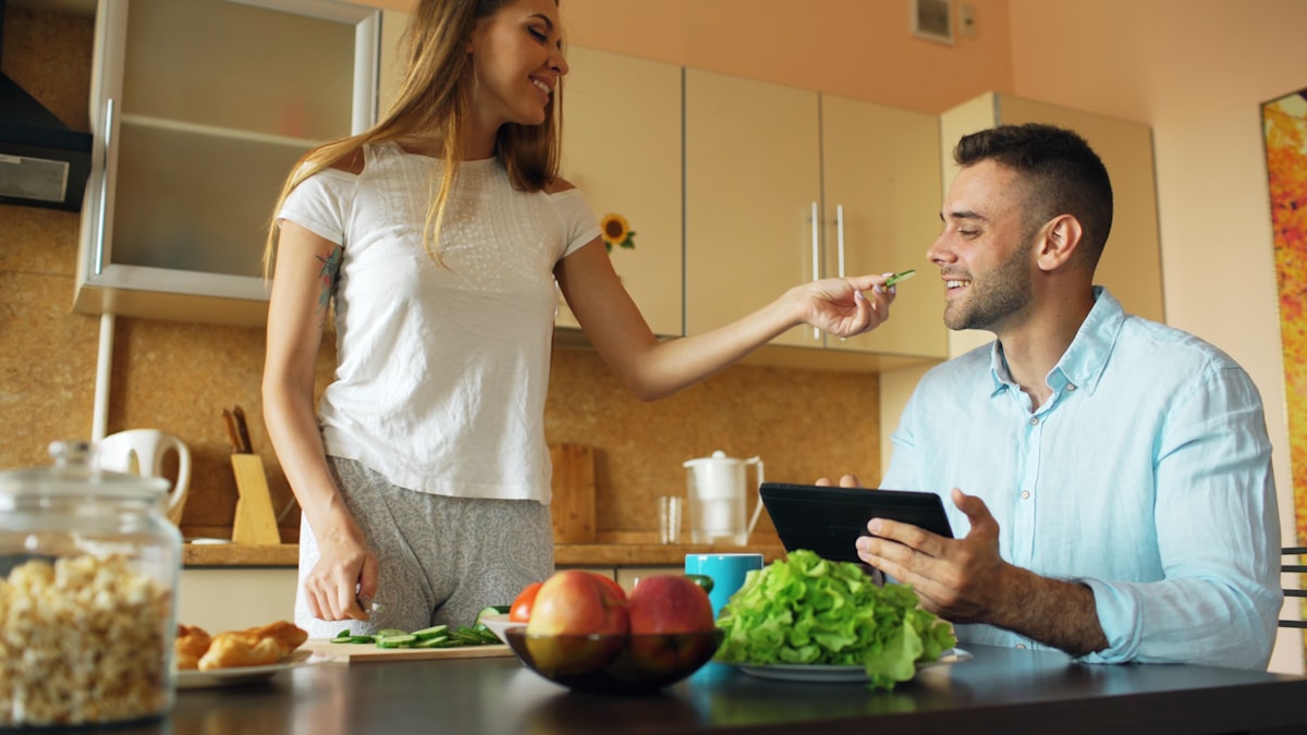 Nutricionista trabajando con cliente